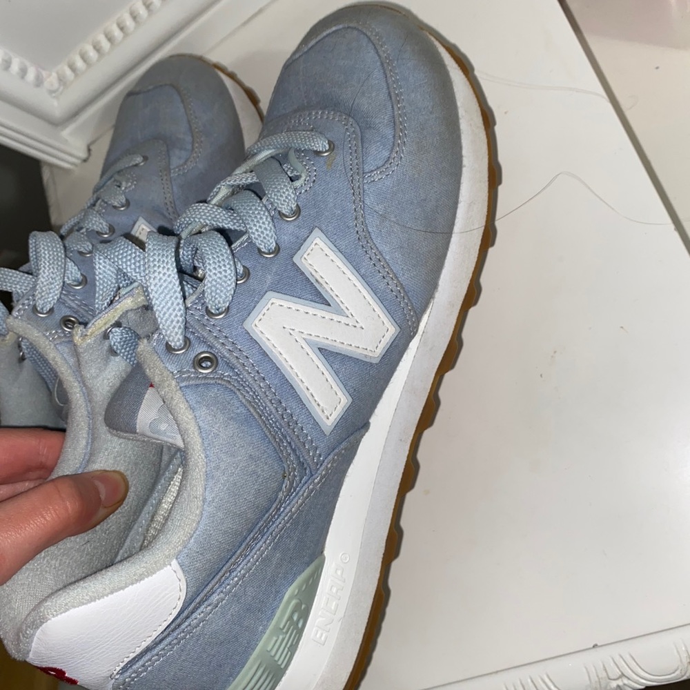 MENS 7 // WOMENS 8.5 NEW BALANCE 574!!